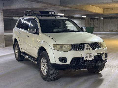 Mitsubishi Montero 2012